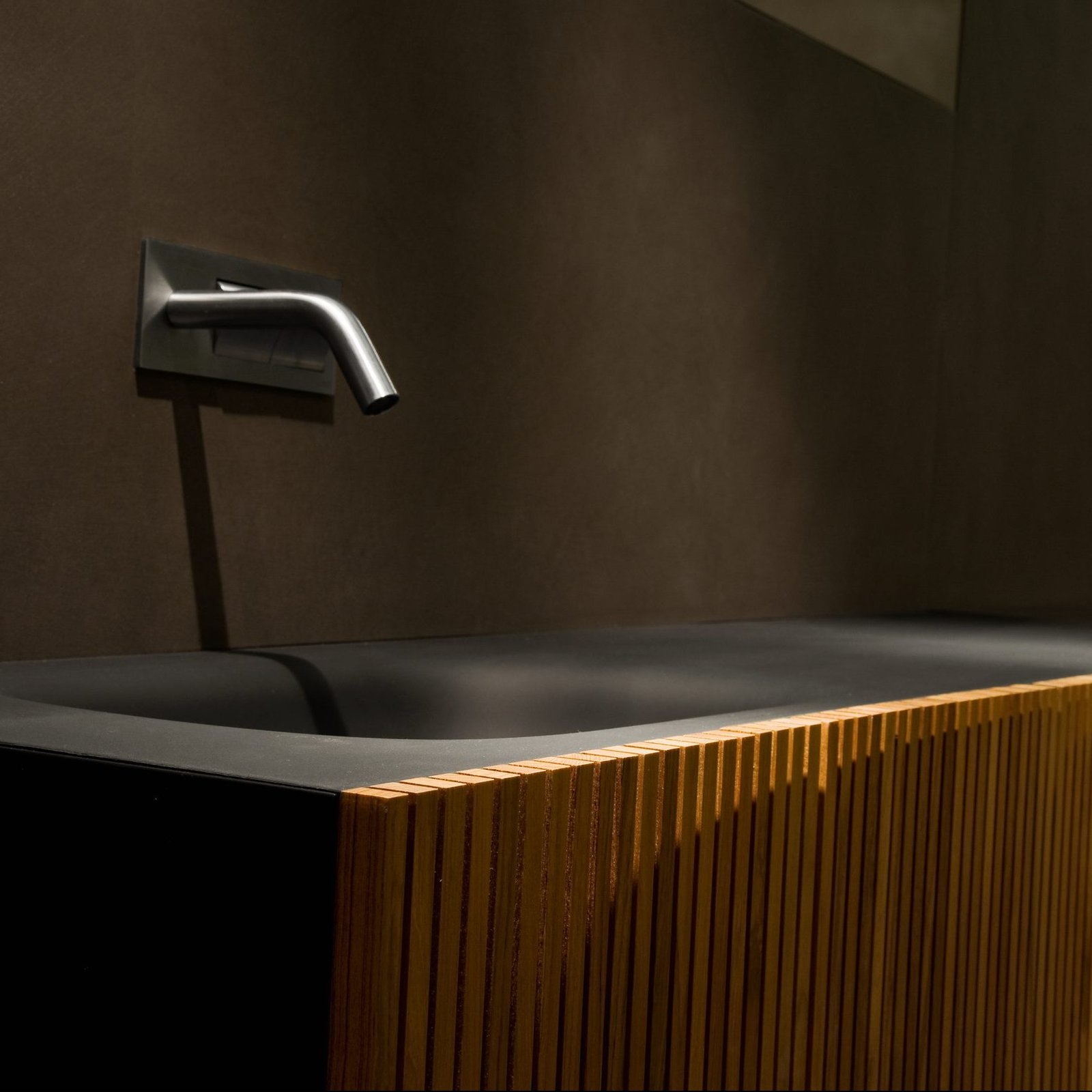 Integrated glass vanity worktop Elevate your bathroom with our integrated glass vanity worktop, featuring a sleek acid-etched finish