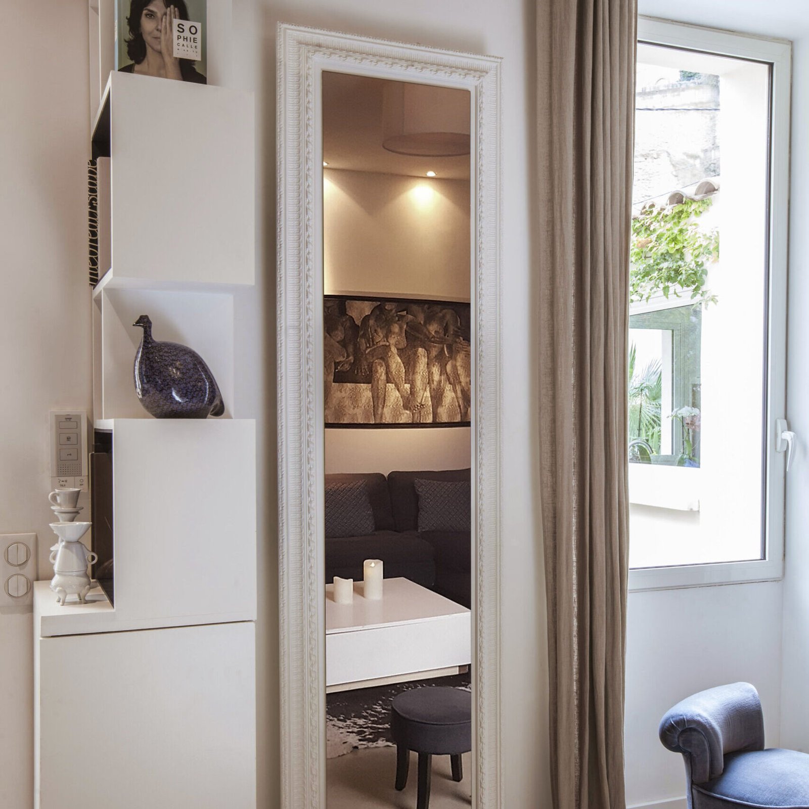 Ateliers CINIER Royal bath towel warmer, featuring a mirrored design and Olycal® stone