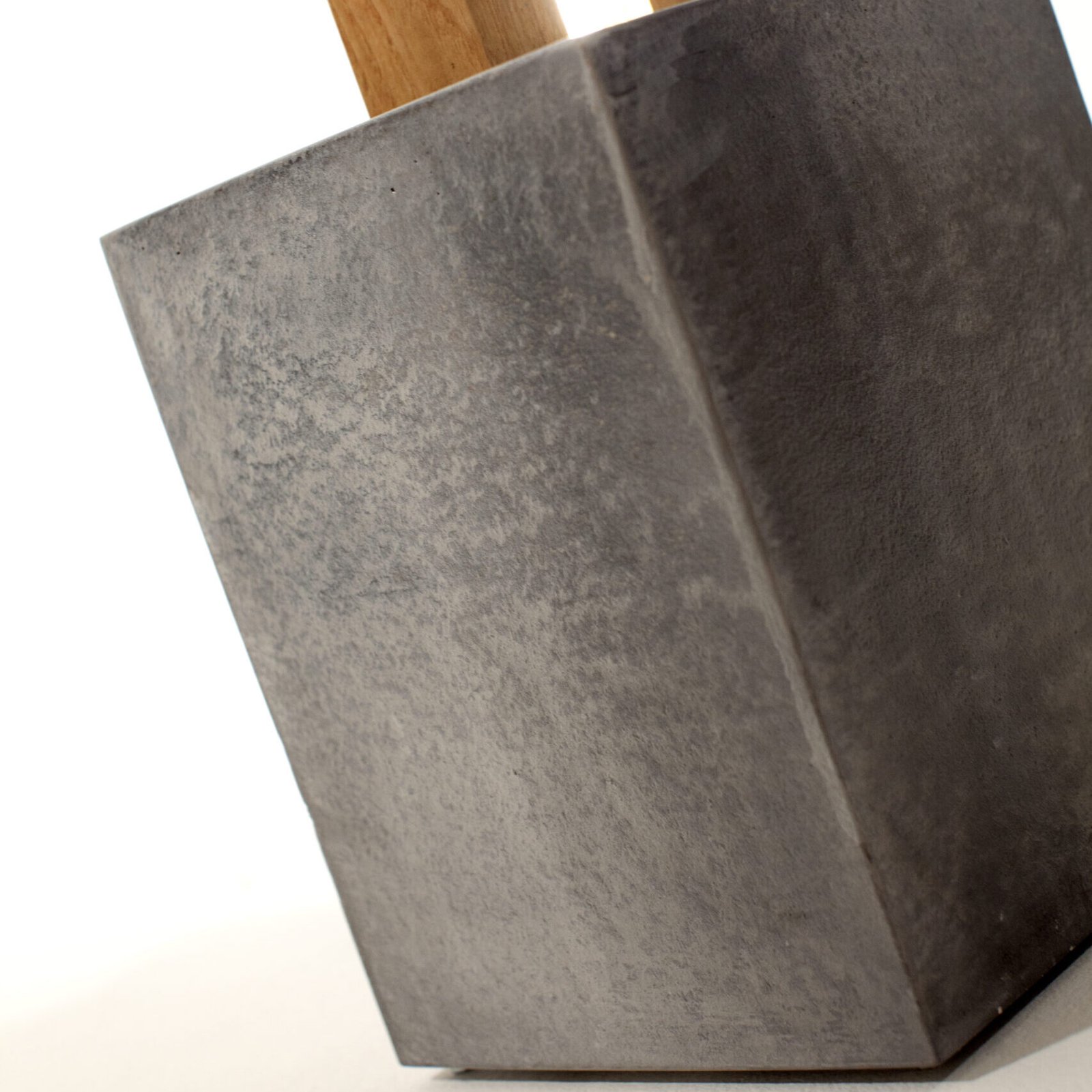 Cinier’s Lubois model Floor LED light lamp with a dimmable feature, Cinier’s Lubois model blends innovative lighting and artisanal craftsmanship