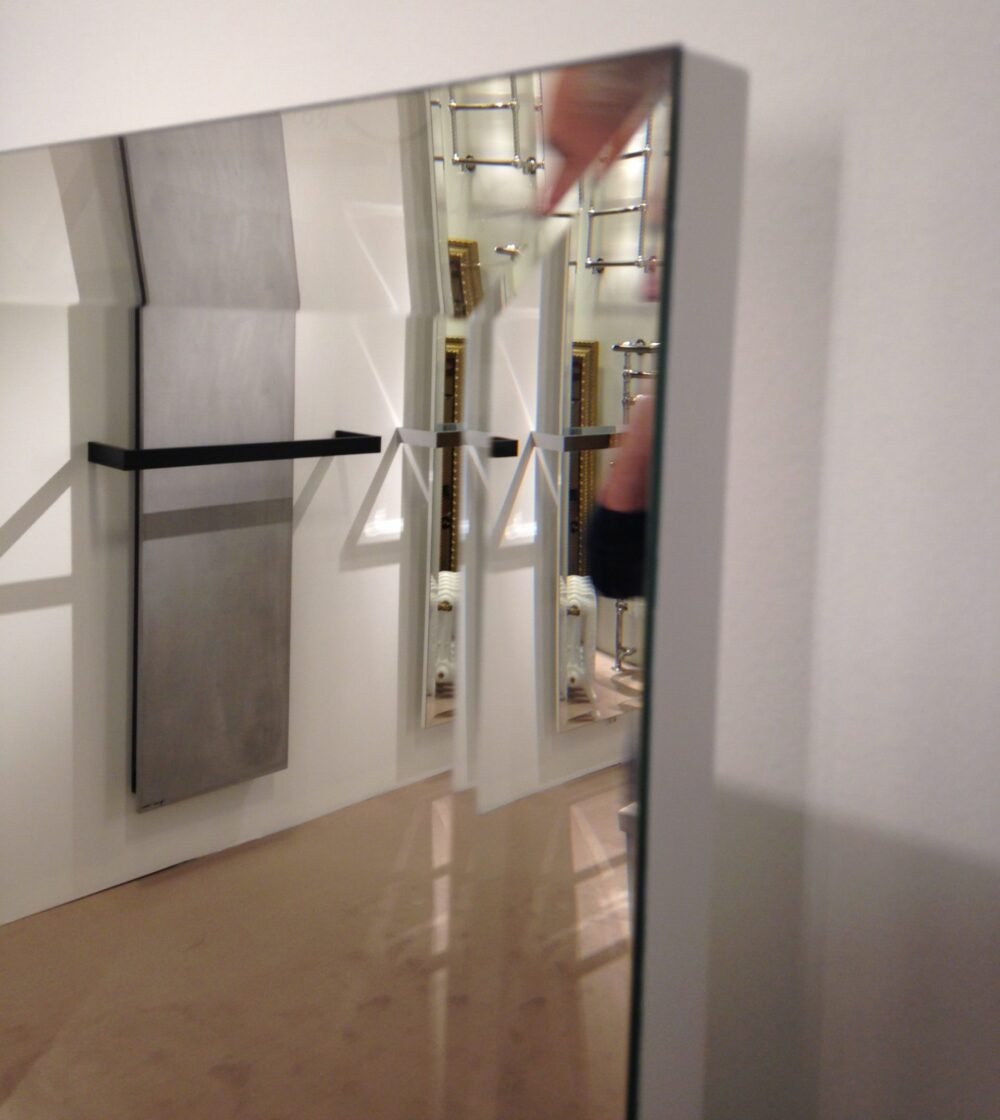 Mirror bath towel warmer detail