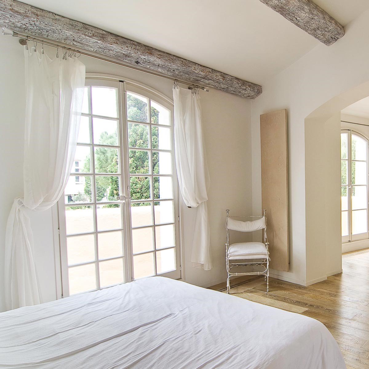 CINIER Origin towel warmer radiator CINIER Origin towel warmer radiator featuring an Olycal® stone front plate