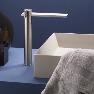 The DOT316 premium wall-mounted bathroom faucet by Ritmonio, featuring a 28.3″ height and 18.4″ projection. Available in brushed stainless steel, black, and champagne finishes