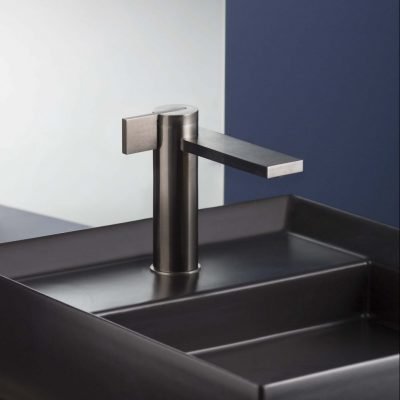 Ritmonio luxury bathroom faucets, crafted in Italy, embody sophistication and craftsmanship. A perfect blend of design, functionality, and durability