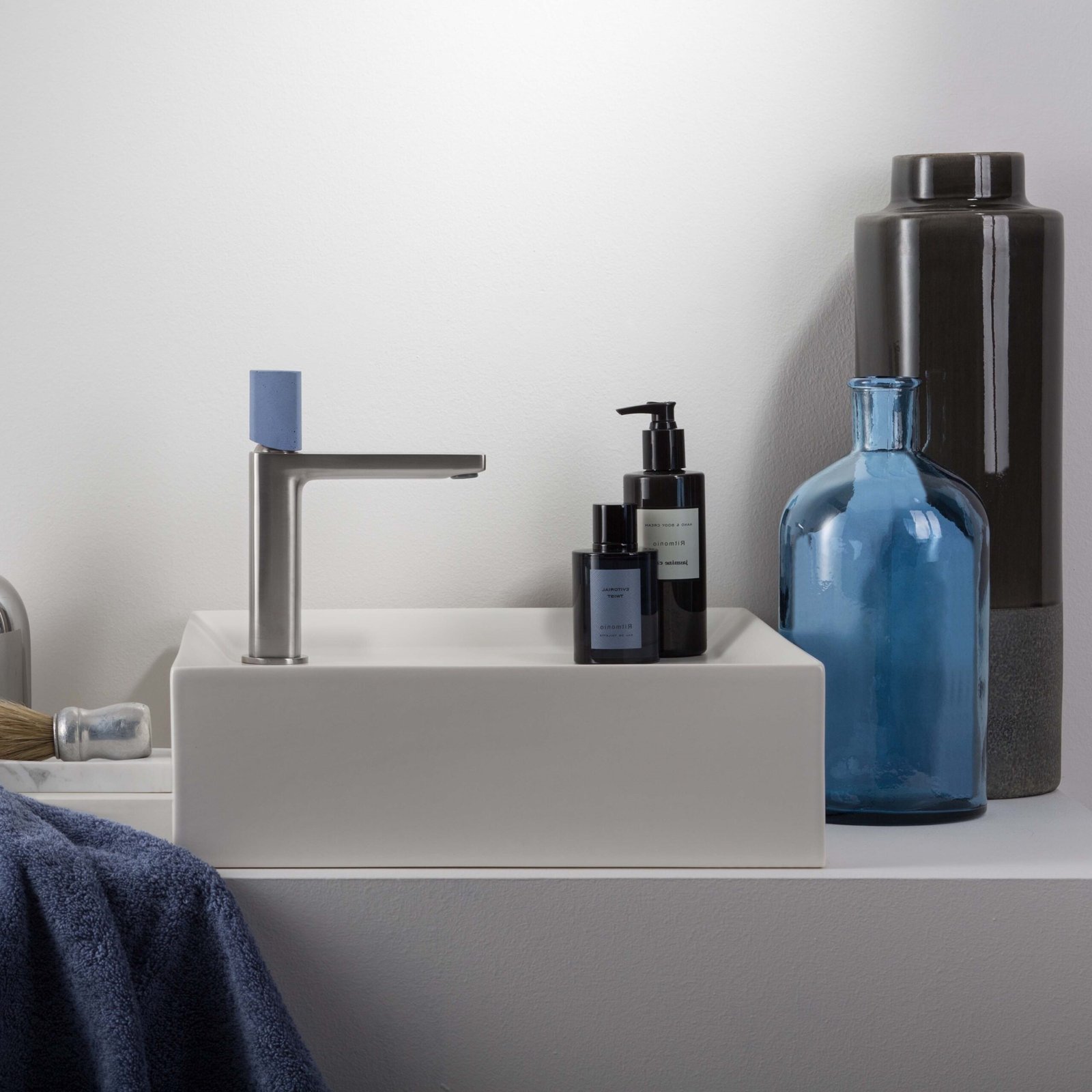 Ritmonio's HAPTIC single-lever mixer faucet for washbasins, combining Italian craftsmanship with modern innovation