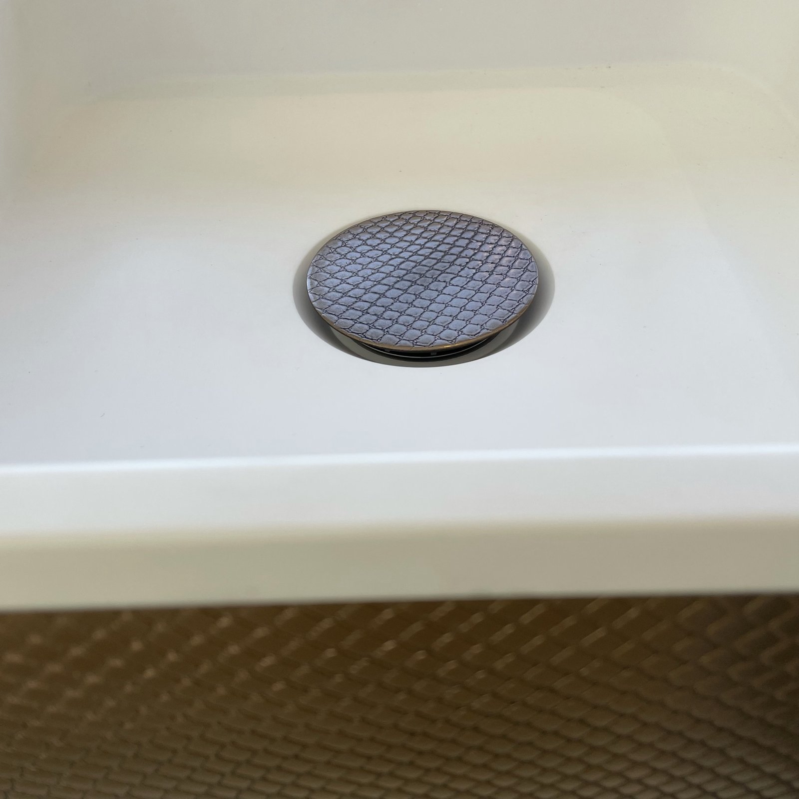 Featuring a snakeskin pattern, the SQUARE Counter Vessel is designed with durability in mind, offering waterproof and scratch-resistant properties