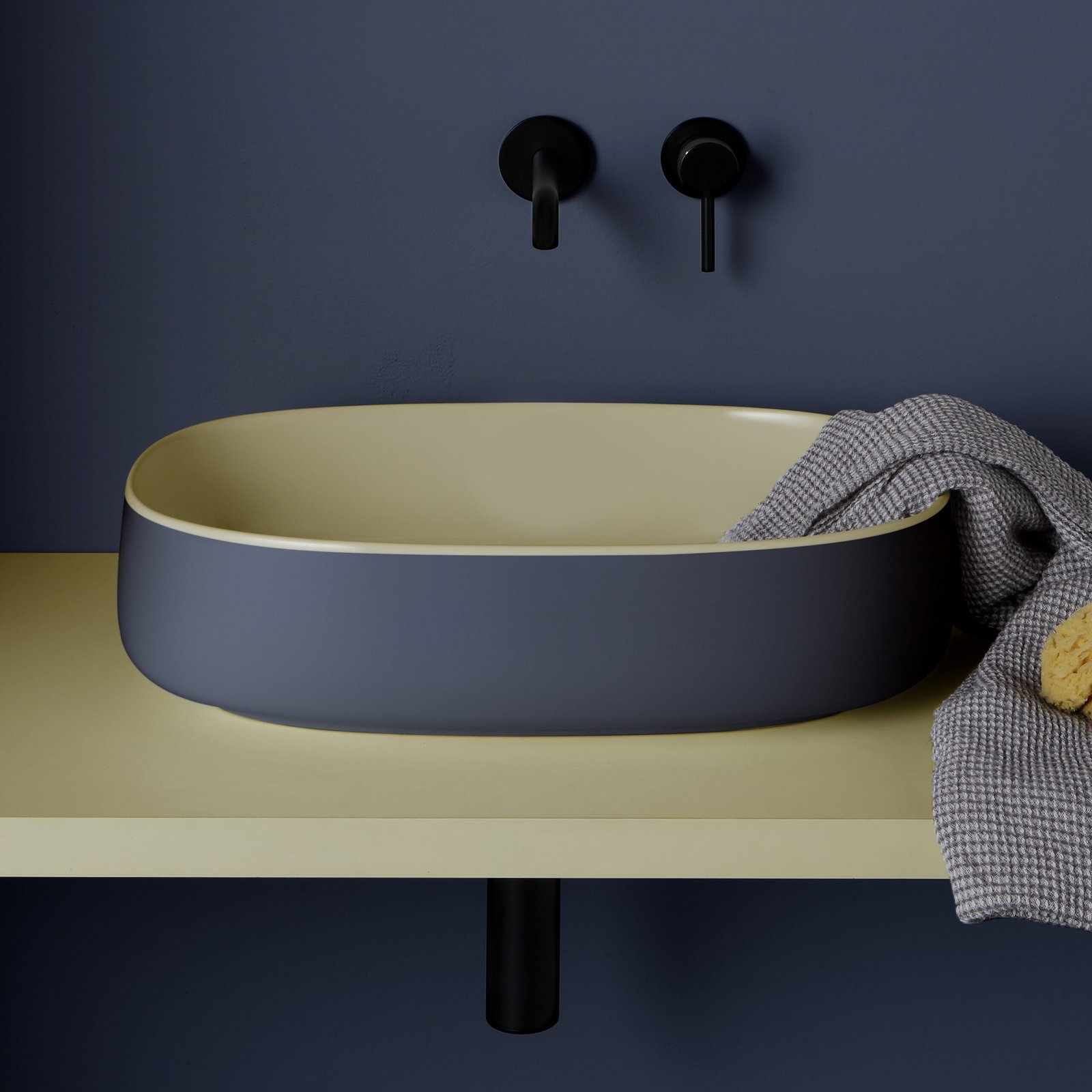 Bicolor oval ceramic washbasin Bicolor oval ceramic washbasin with a soft, smooth surface that exudes modernity and refinement