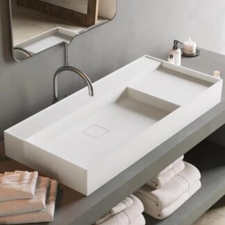 Side view of the Ideavit freestanding washbasin from the 2023 collection, displaying its smooth surface, gentle curves, and high-quality build