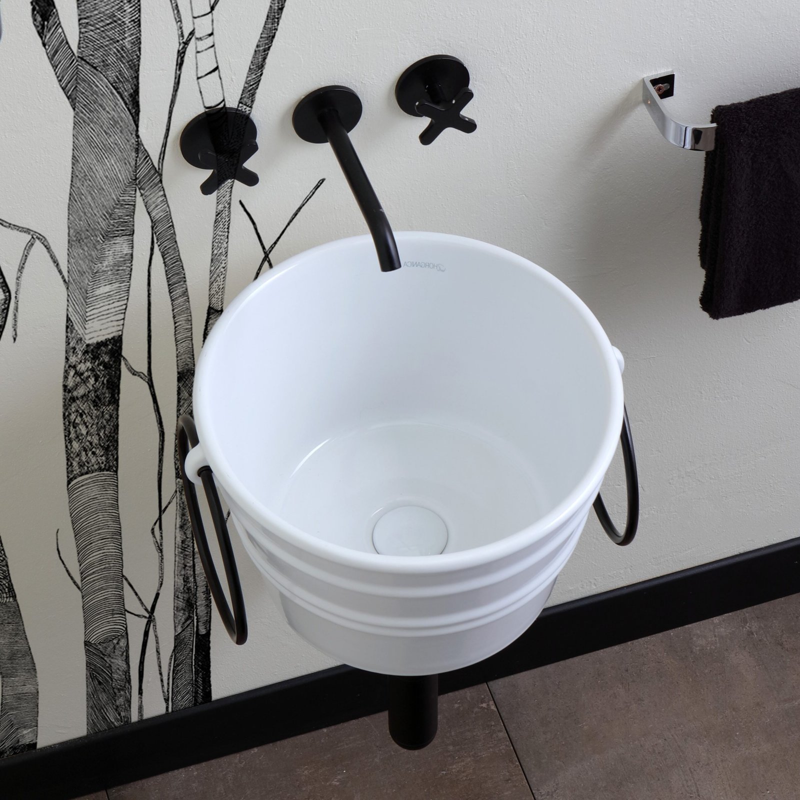 The Bacile vessel With its sleek lines and polished finish, the Bacile vessel captures the essence of modern sophistication