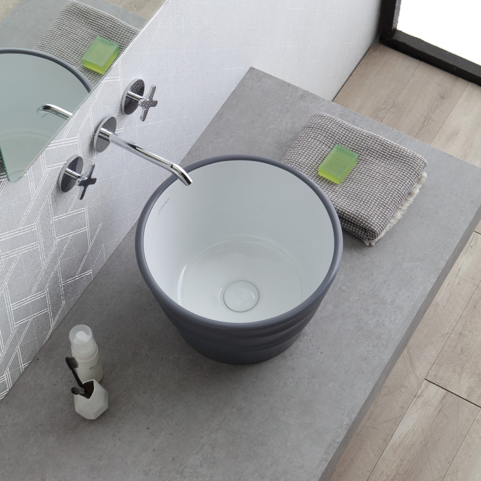 Bacile vessel Reflecting organic shapes and textures, the Bacile vessel embodies Horganica’s dedication to natural design elements