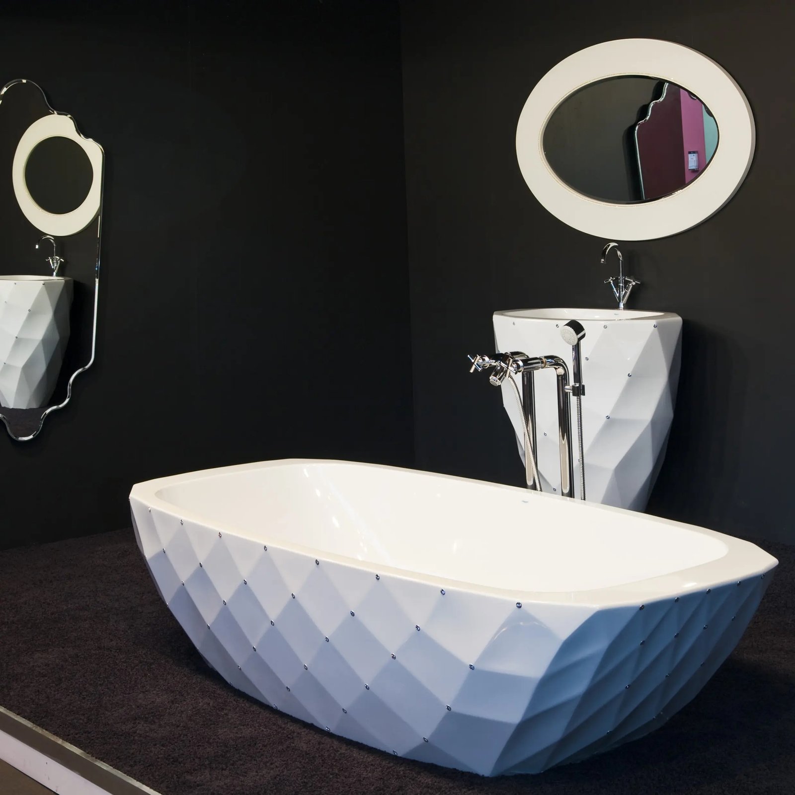 Luxurious AquaDesign bathtub in glossy white, designed to emulate diamond facets with crystal accents
