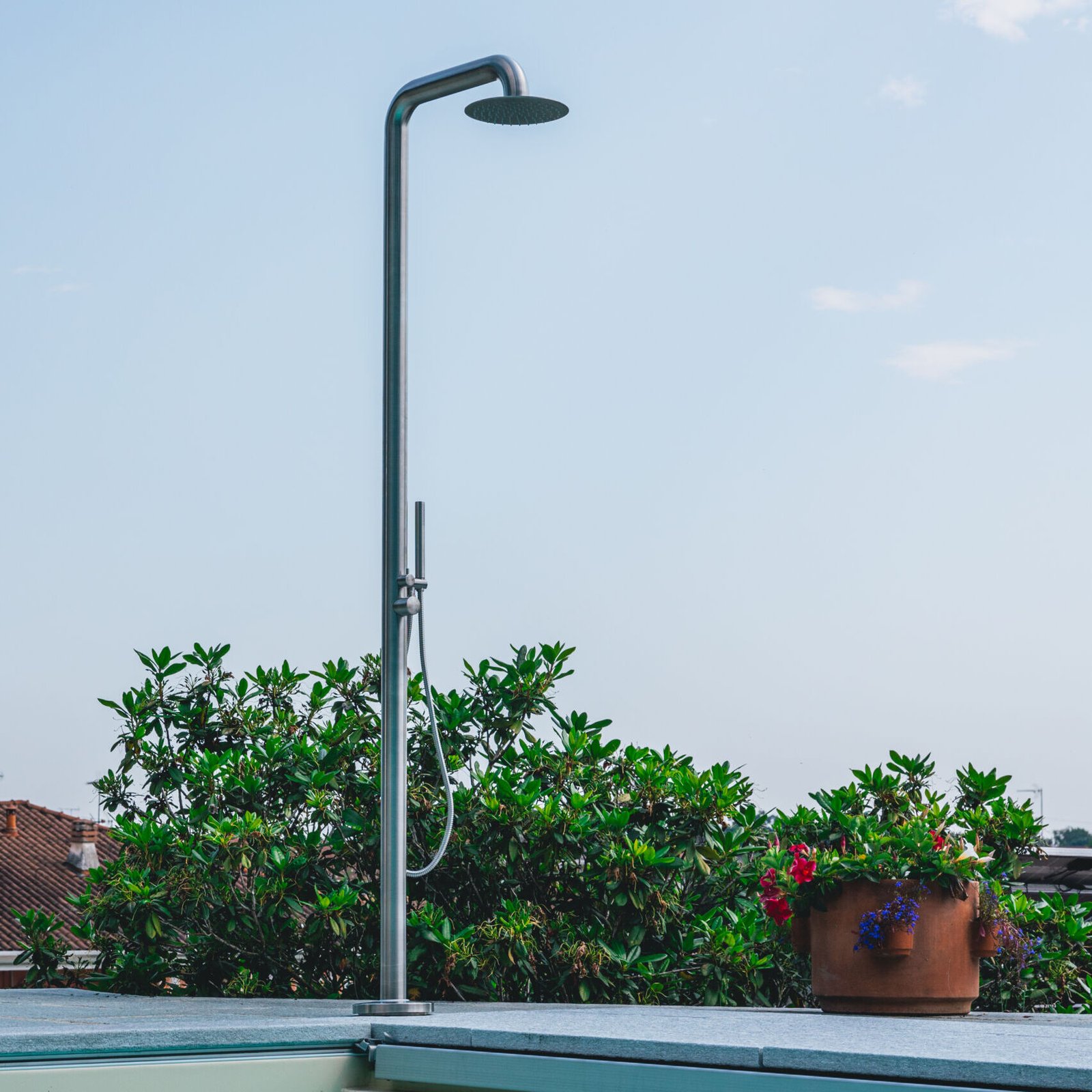 Elegant outdoor shower with anti-limescale 10″ rain shower head and durable marine-grade stainless steel construction