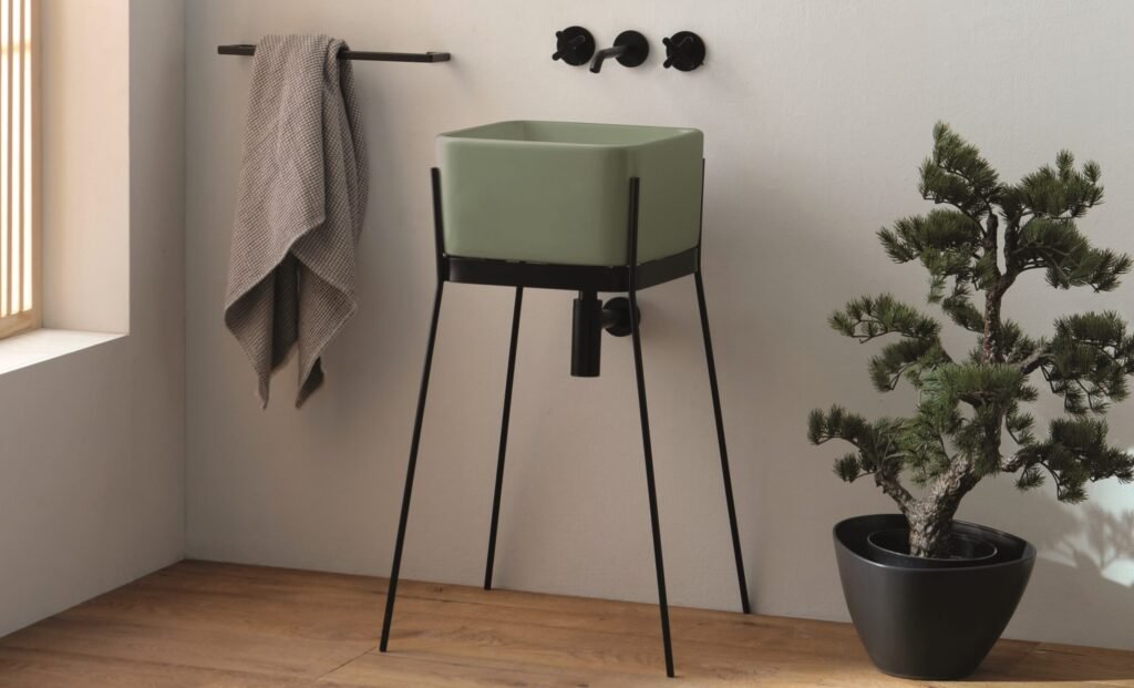 Ibrido Square Pedestal by Horganica