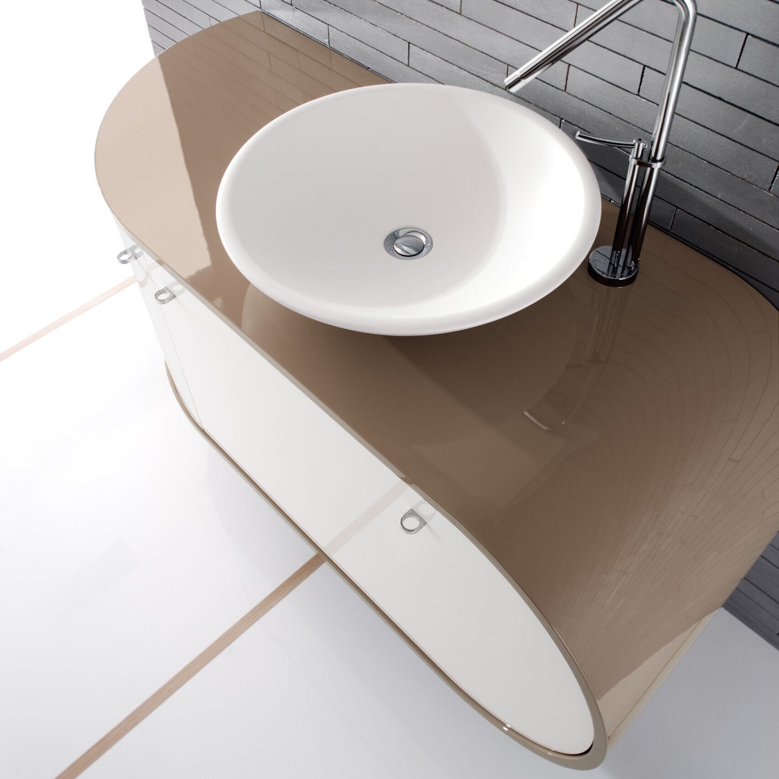 Close-up view of Piaf 6343 Close-up view of Piaf 6343